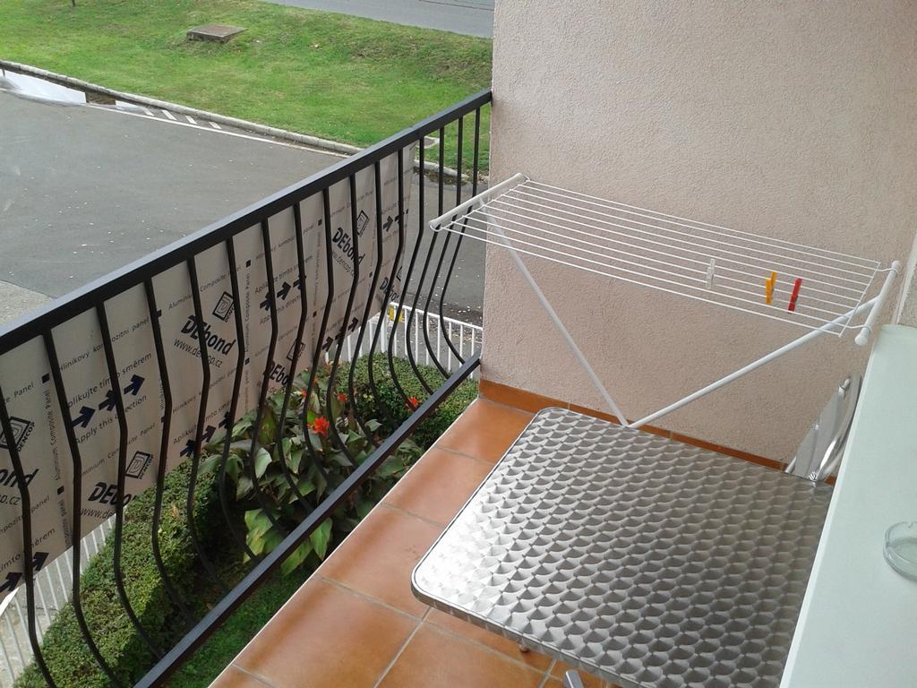 Deak Vendeghaz Apartman Hotel Hajduszoboszlo Room photo
