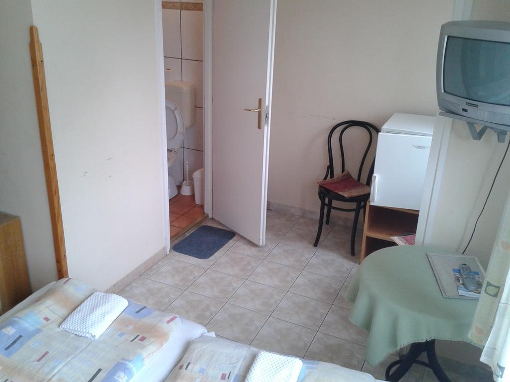 Deak Vendeghaz Apartman Hotel Hajduszoboszlo Room photo