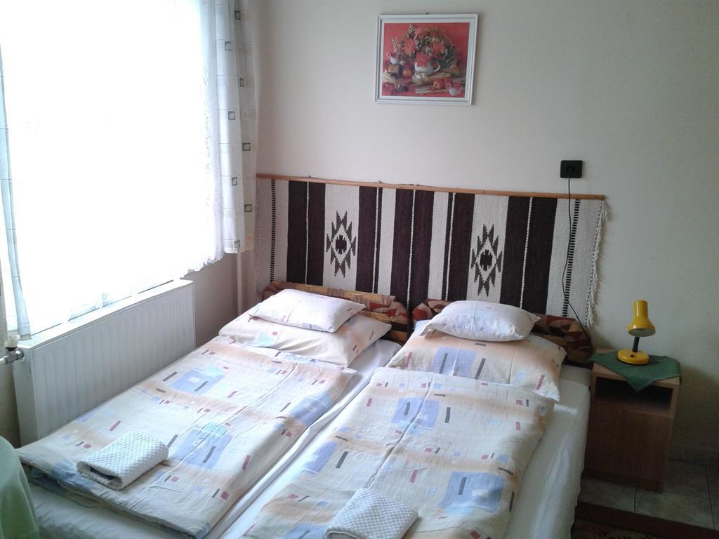 Deak Vendeghaz Apartman Hotel Hajduszoboszlo Room photo