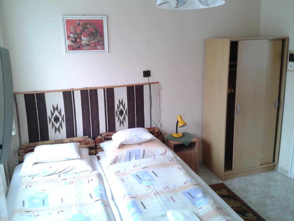 Deak Vendeghaz Apartman Hotel Hajduszoboszlo Room photo