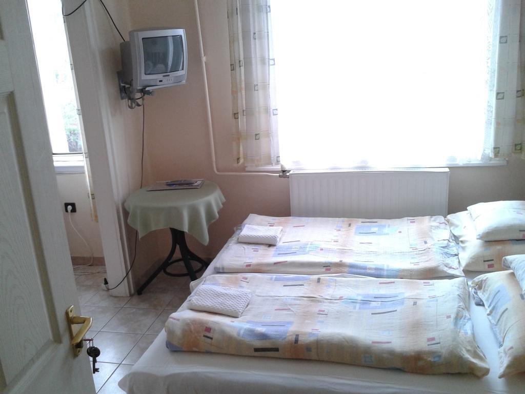 Deak Vendeghaz Apartman Hotel Hajduszoboszlo Room photo
