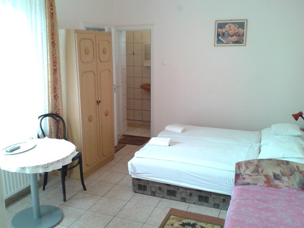 Deak Vendeghaz Apartman Hotel Hajduszoboszlo Room photo