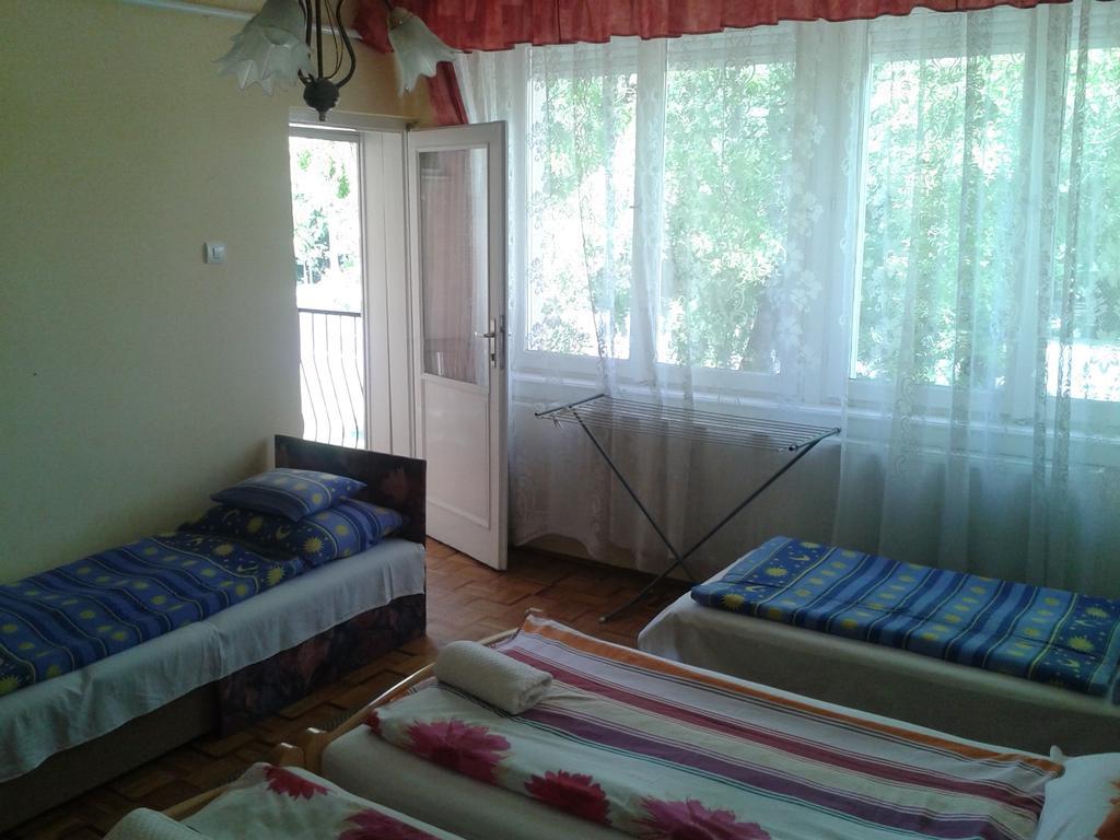 Deak Vendeghaz Apartman Hotel Hajduszoboszlo Room photo