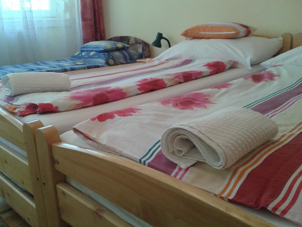 Deak Vendeghaz Apartman Hotel Hajduszoboszlo Room photo