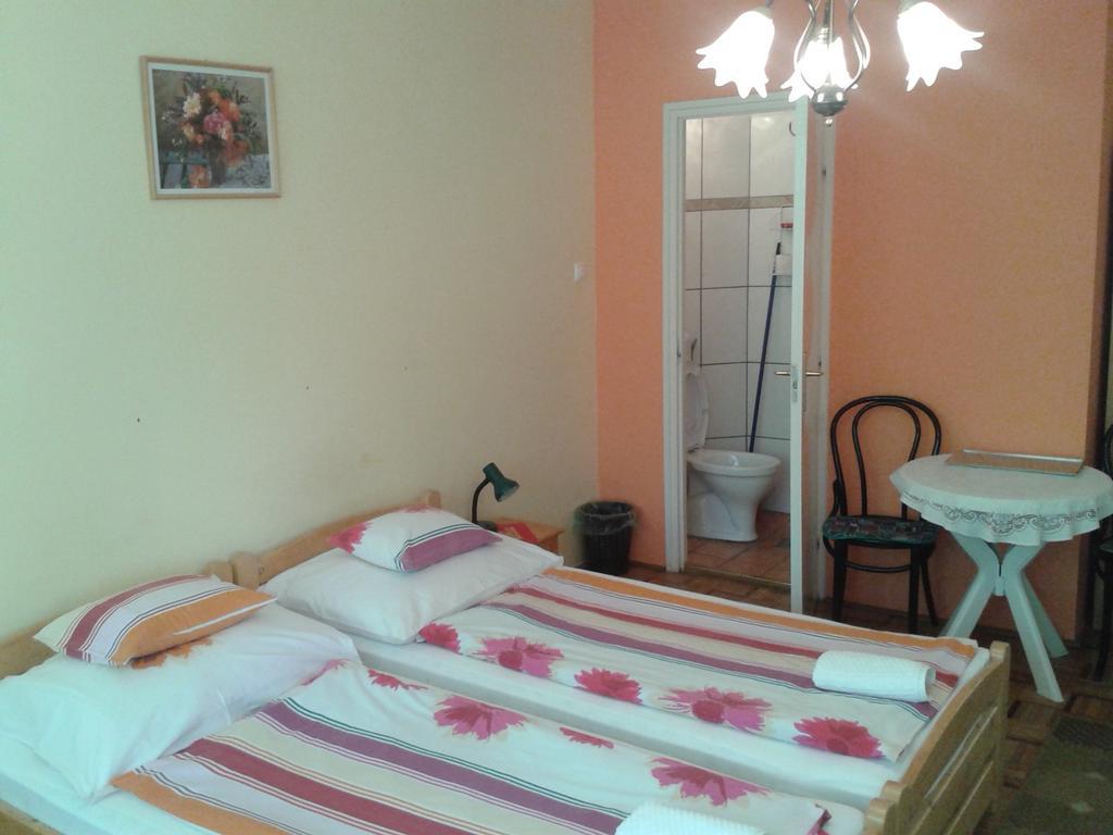 Deak Vendeghaz Apartman Hotel Hajduszoboszlo Room photo