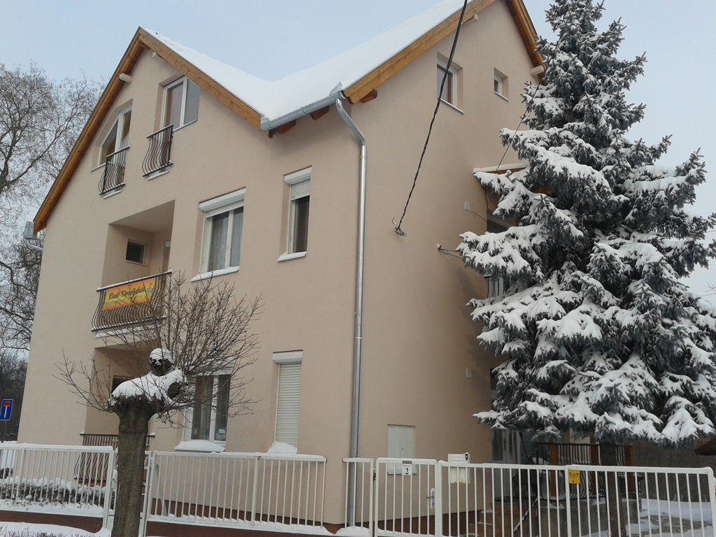 Deak Vendeghaz Apartman Hotel Hajduszoboszlo Exterior photo