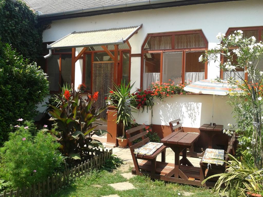 Deak Vendeghaz Apartman Hotel Hajduszoboszlo Exterior photo