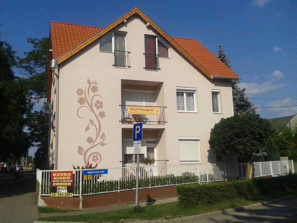 Deak Vendeghaz Apartman Hotel Hajduszoboszlo Exterior photo